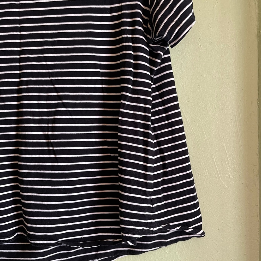 Everywear Tshirt - Picture 2 of 6
